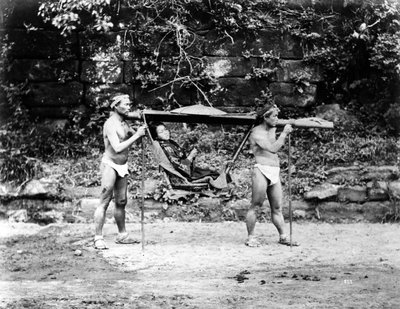 Meisje in een Palankijn (norimono), Japan, ca. 1870s door Japanese Photographer